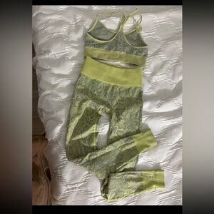 Bombshell Sportswear Green Snake Print Leggings and Bra Set